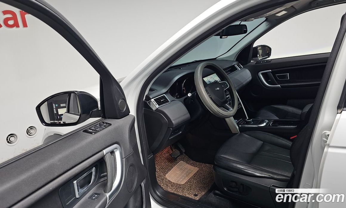 Land Rover Discovery Sport 1st Gen фото 10