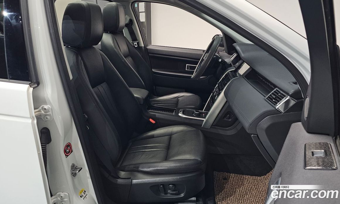 Land Rover Discovery Sport 1st Gen фото 12