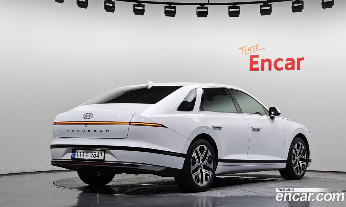 Hyundai Grandeur (GN7) фото 2