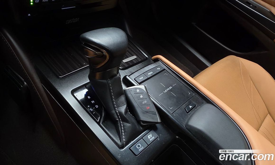 Lexus ES300h 7th Gen фото 9