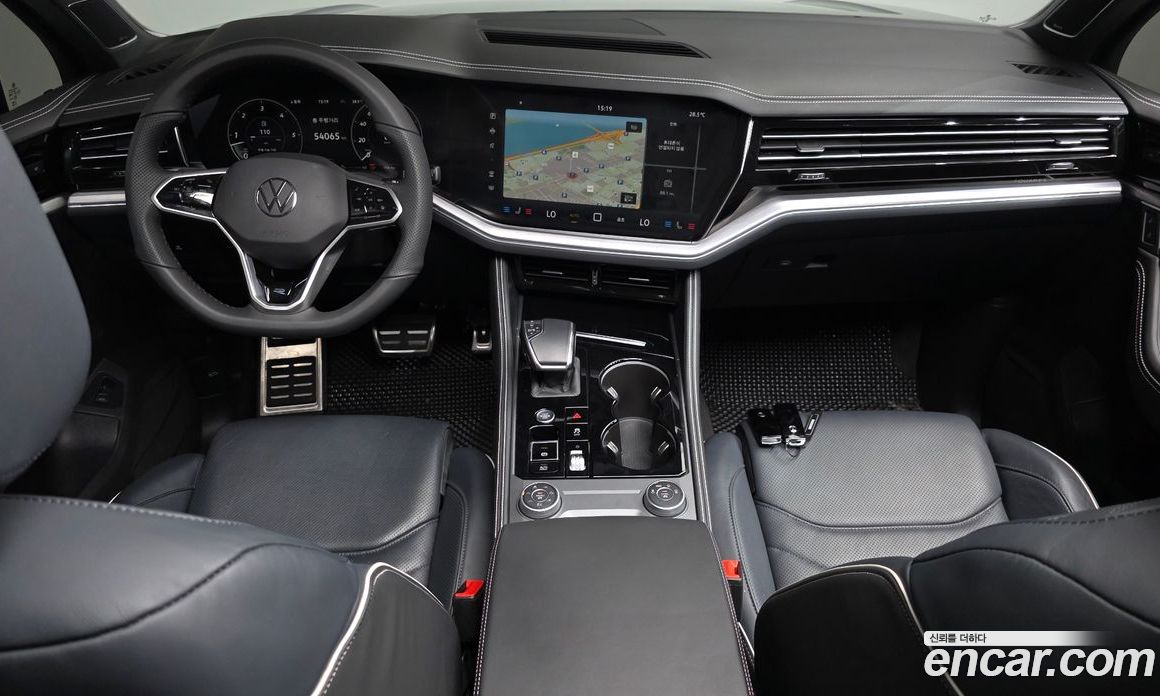 Volkswagen Touareg 3rd Gen фото 6