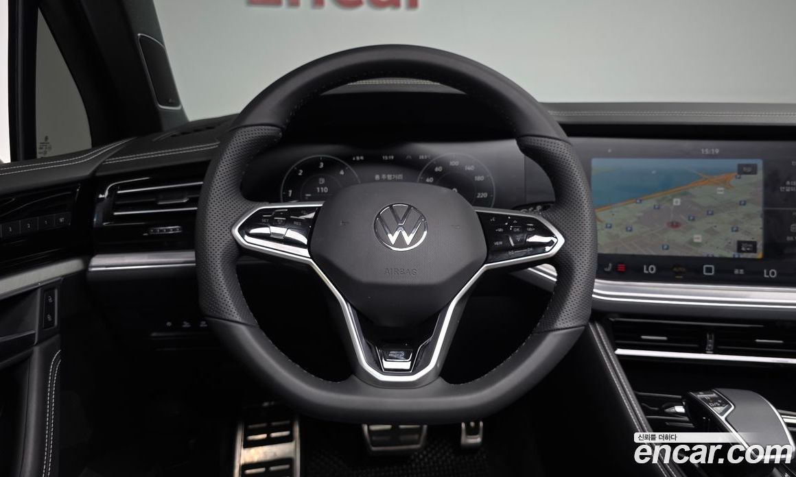 Volkswagen Touareg 3rd Gen фото 11