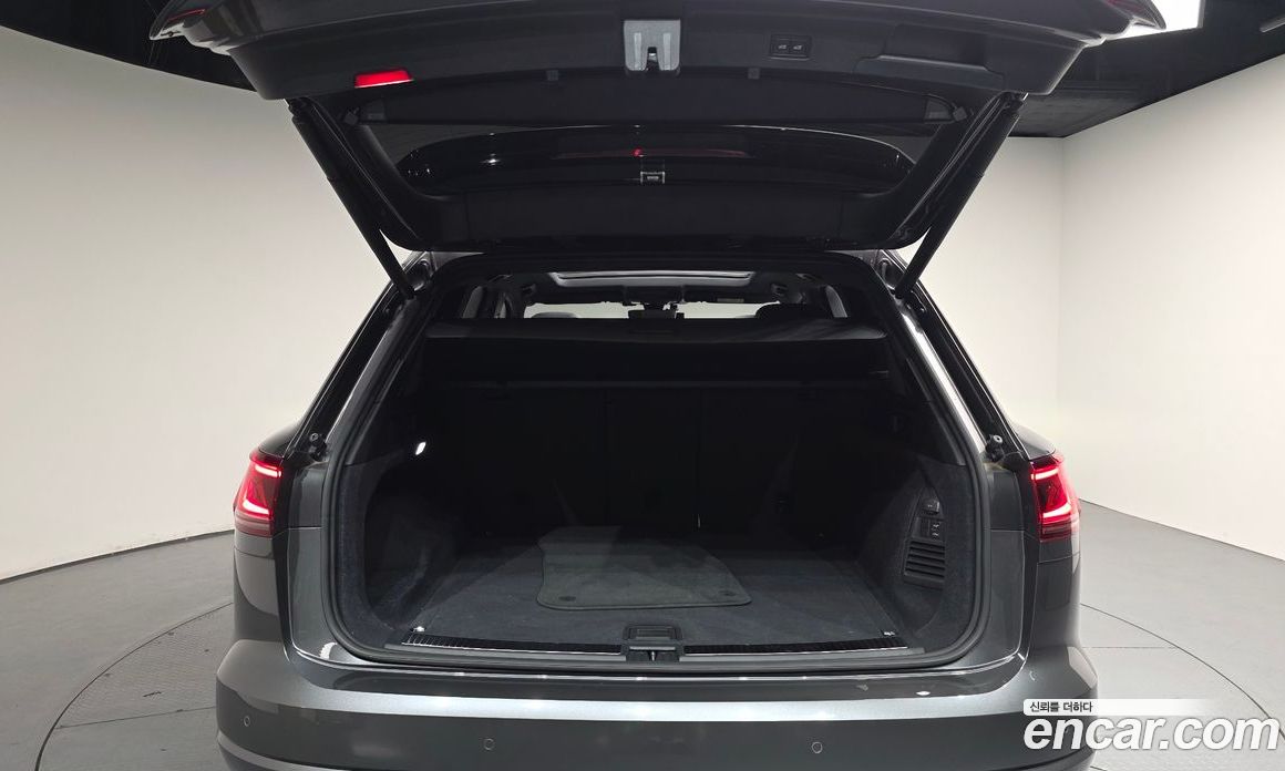 Volkswagen Touareg 3rd Gen фото 19