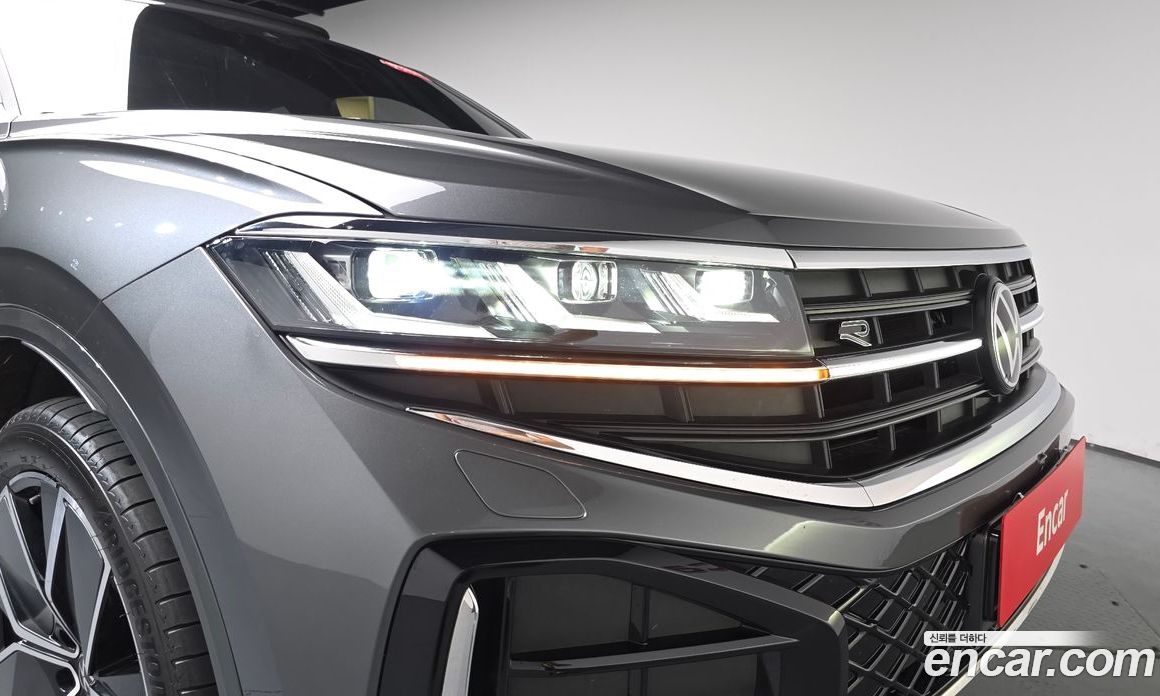 Volkswagen Touareg 3rd Gen фото 22