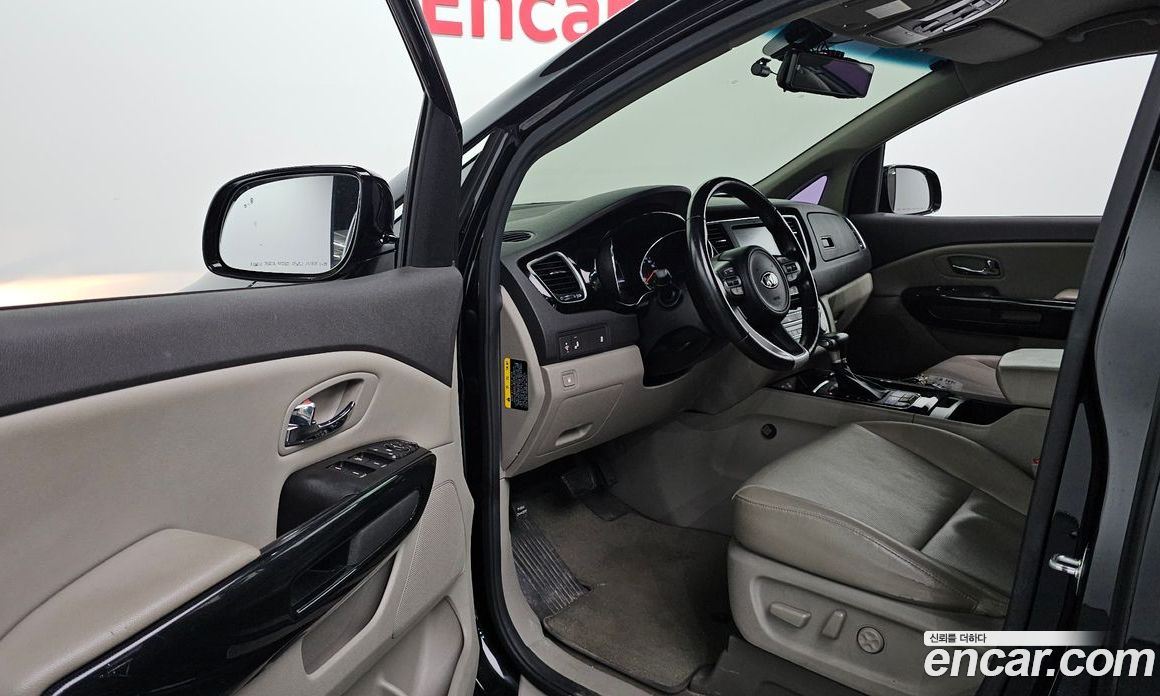 Kia Carnival 3rd Gen фото 10