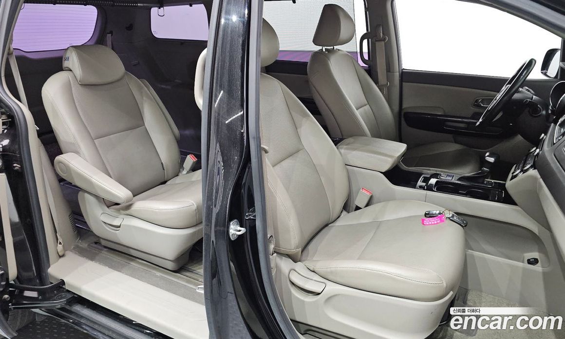 Kia Carnival 3rd Gen фото 11