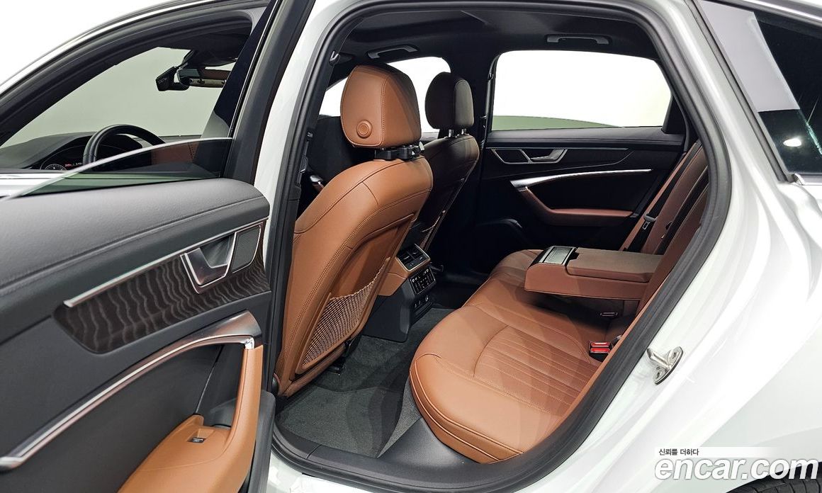 Audi A6 (C8) фото 12