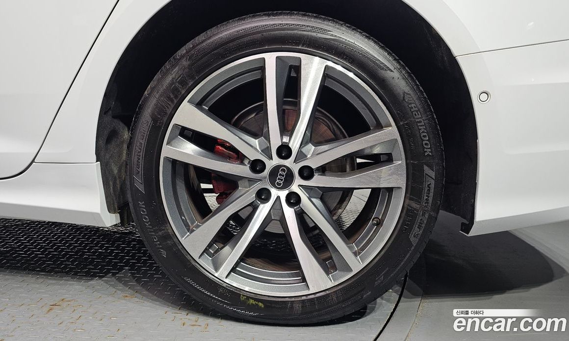 Audi A6 (C8) фото 21