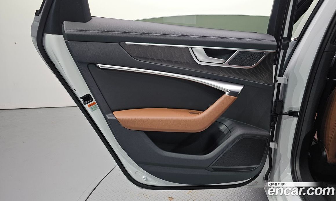 Audi A6 (C8) фото 25