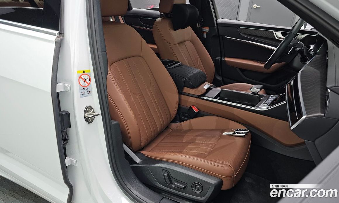 Audi A6 (C8) фото 26