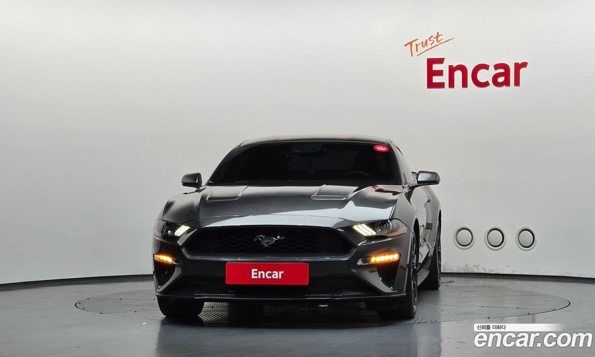 Ford Mustang фото 3