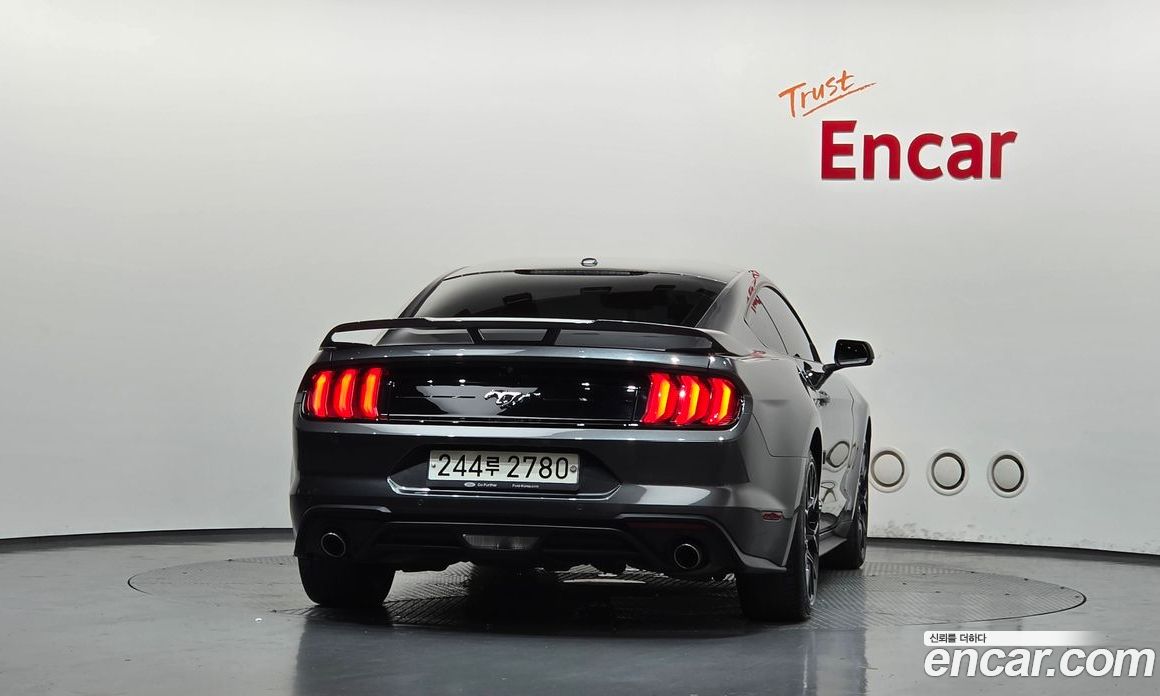 Ford Mustang фото 4