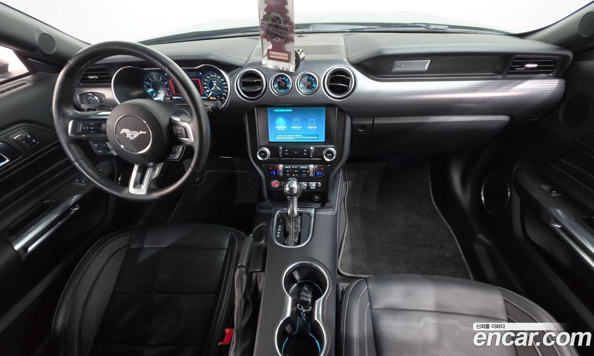 Ford Mustang фото 7