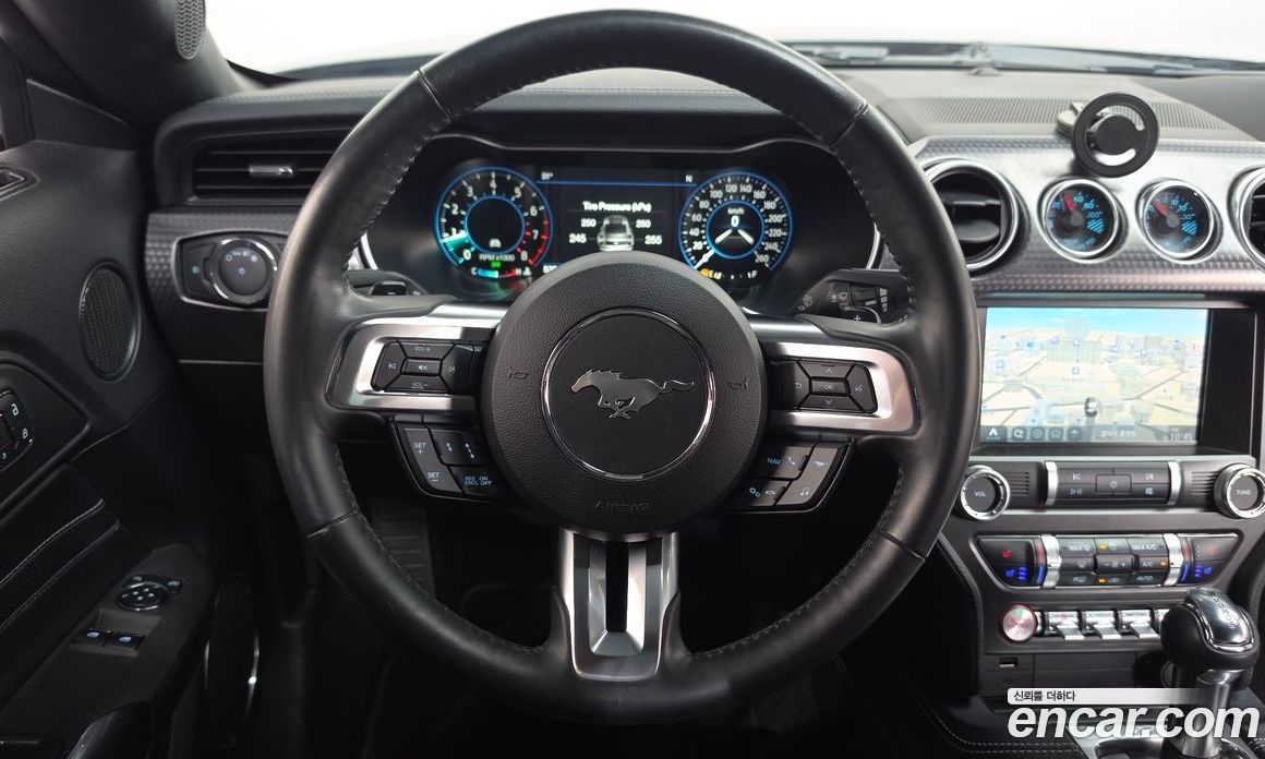 Ford Mustang фото 13