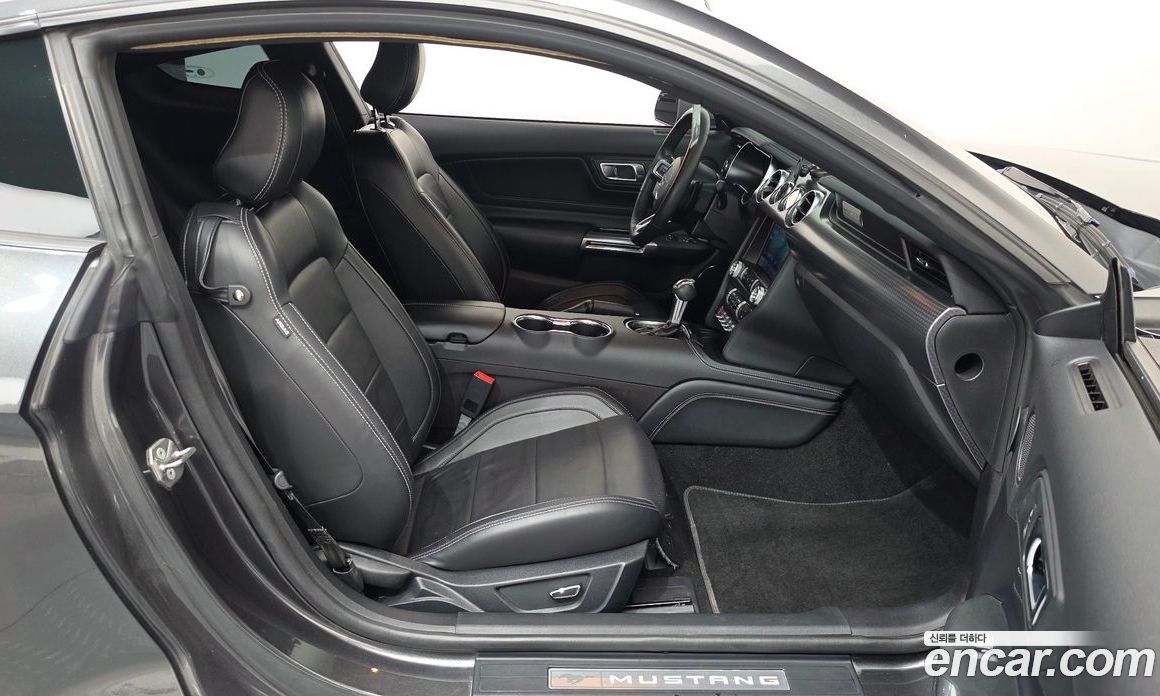 Ford Mustang фото 26