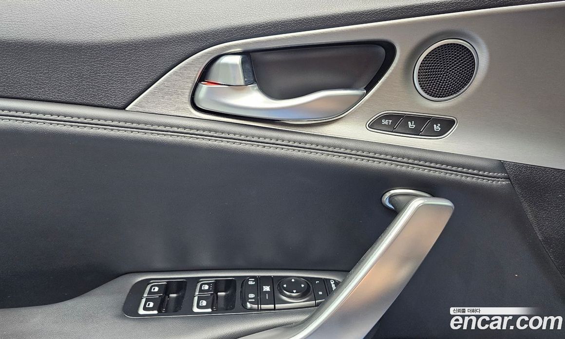 Kia Stinger фото 16
