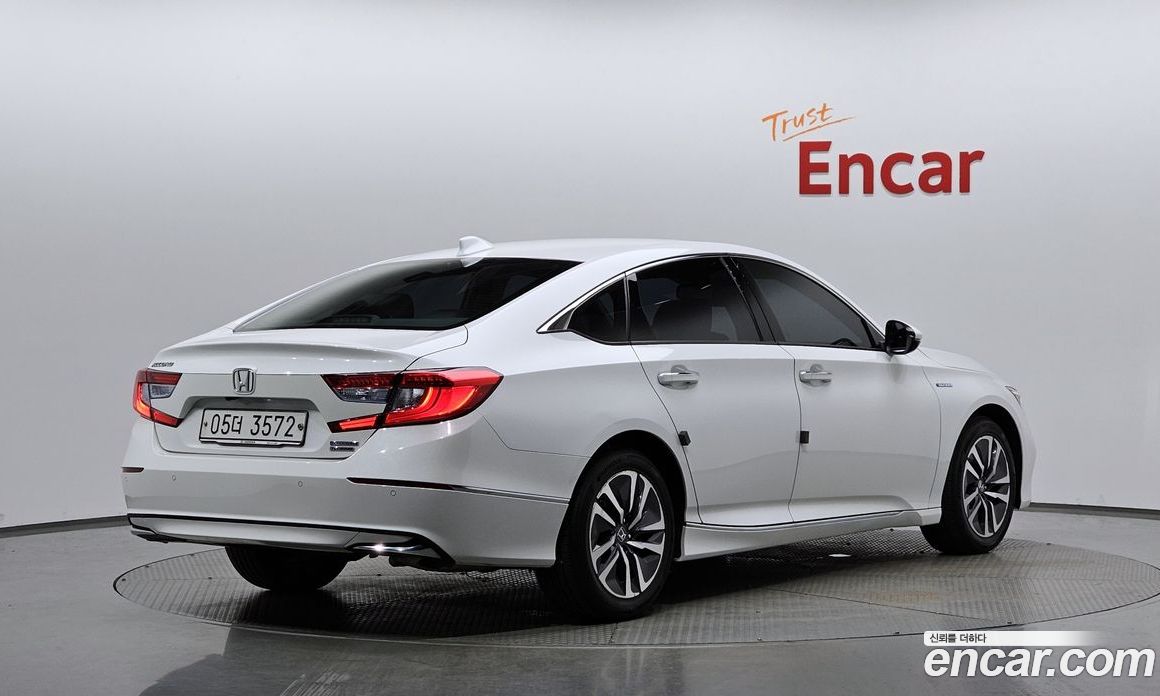 Honda Accord 10th Gen фото 2
