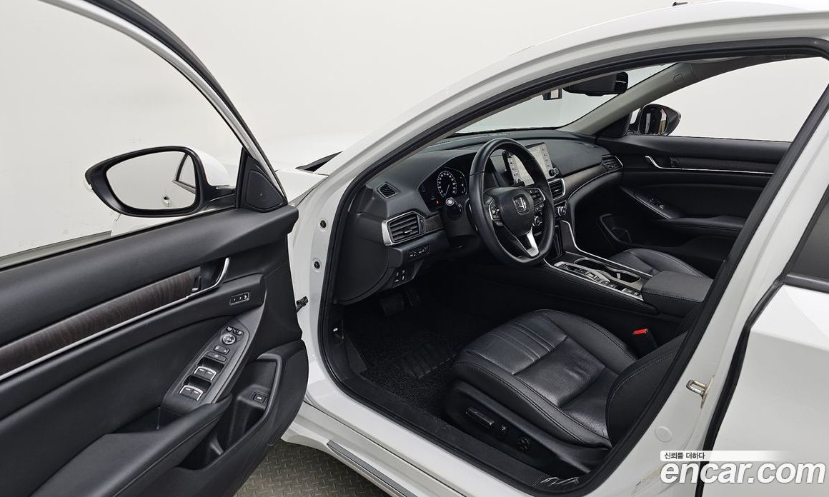 Honda Accord 10th Gen фото 10