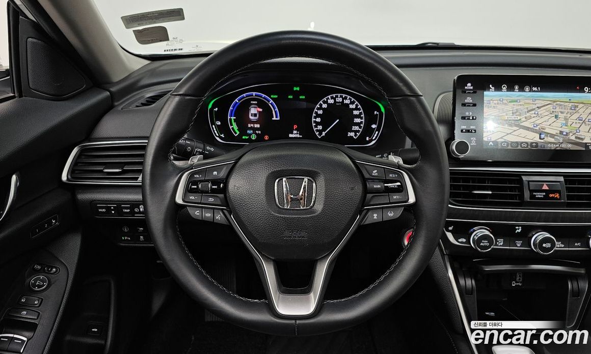 Honda Accord 10th Gen фото 13
