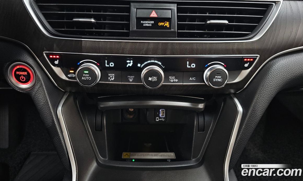 Honda Accord 10th Gen фото 17