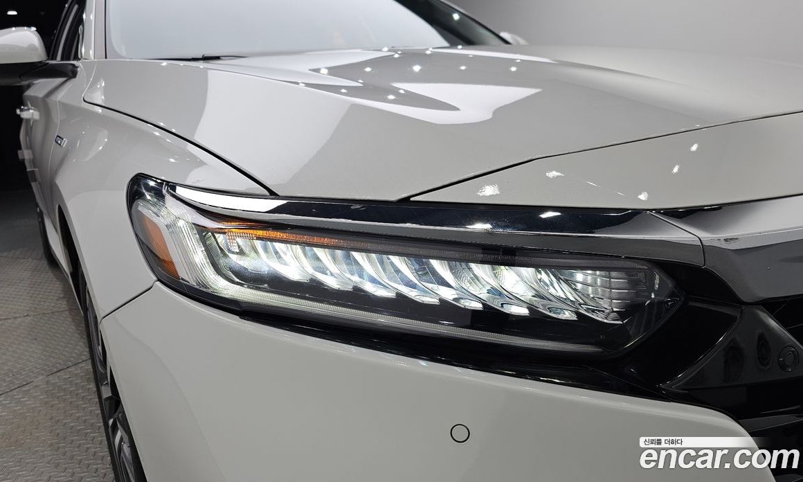 Honda Accord 10th Gen фото 23
