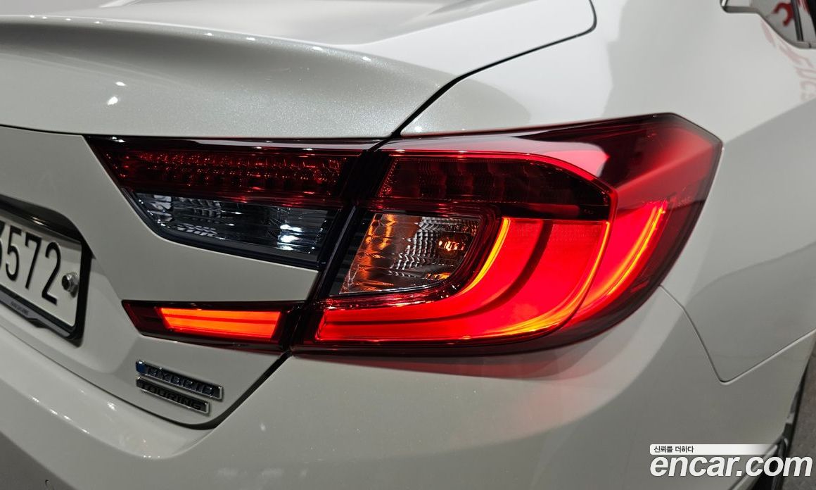 Honda Accord 10th Gen фото 24