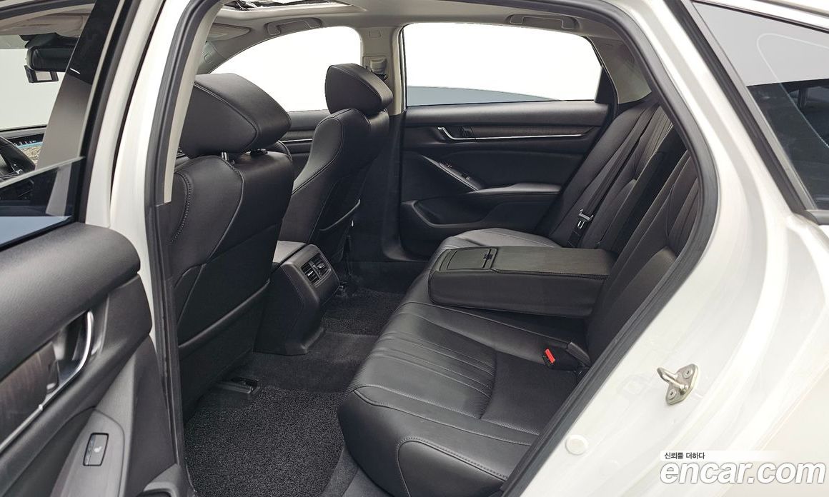 Honda Accord 10th Gen фото 27
