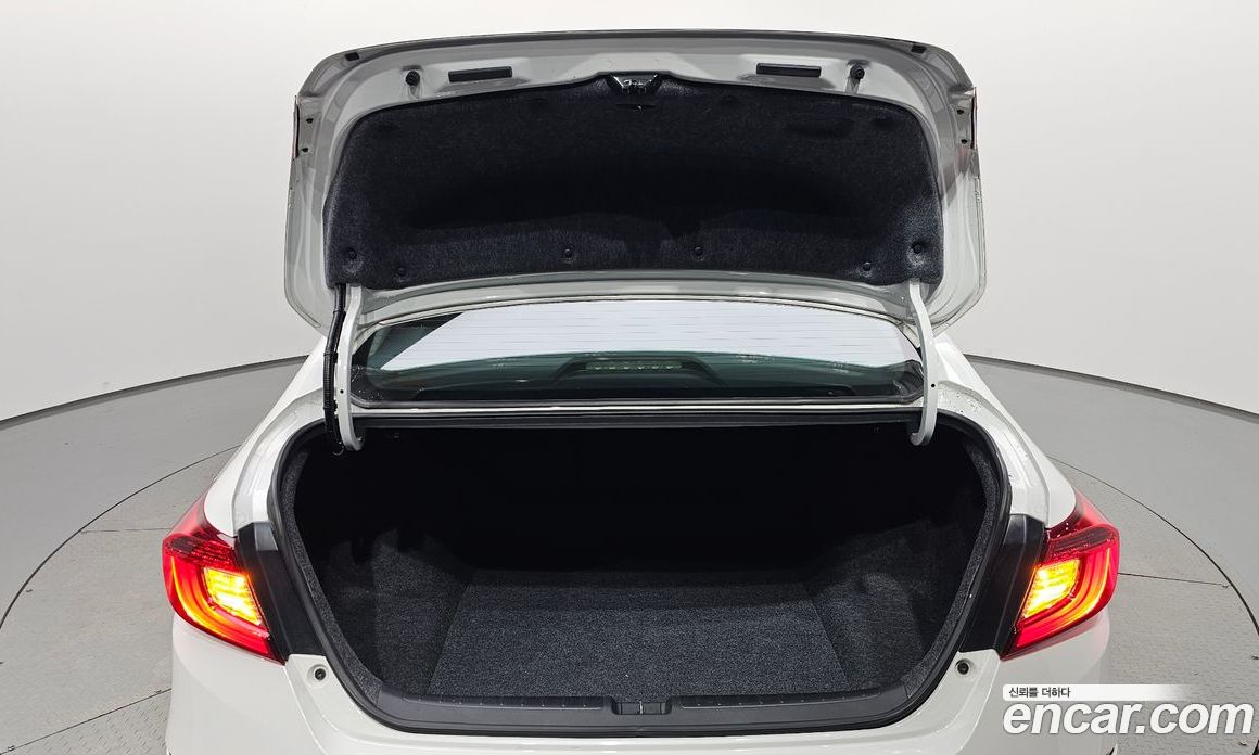 Honda Accord 10th Gen фото 34