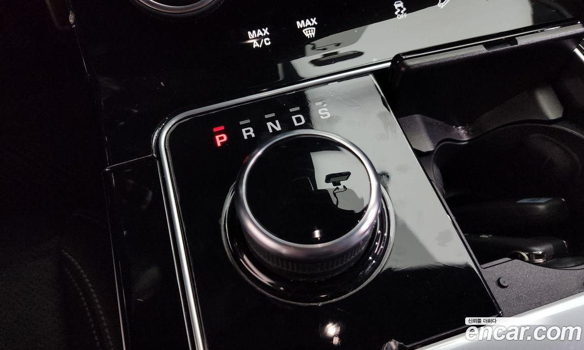 Land Rover Range Rover Velar фото 9