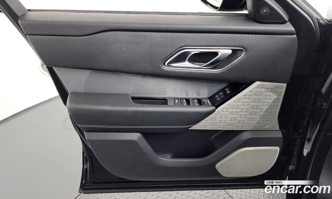 Land Rover Range Rover Velar фото 24