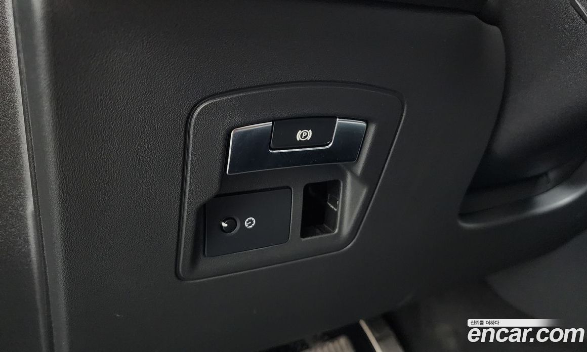 Land Rover Range Rover Velar фото 28