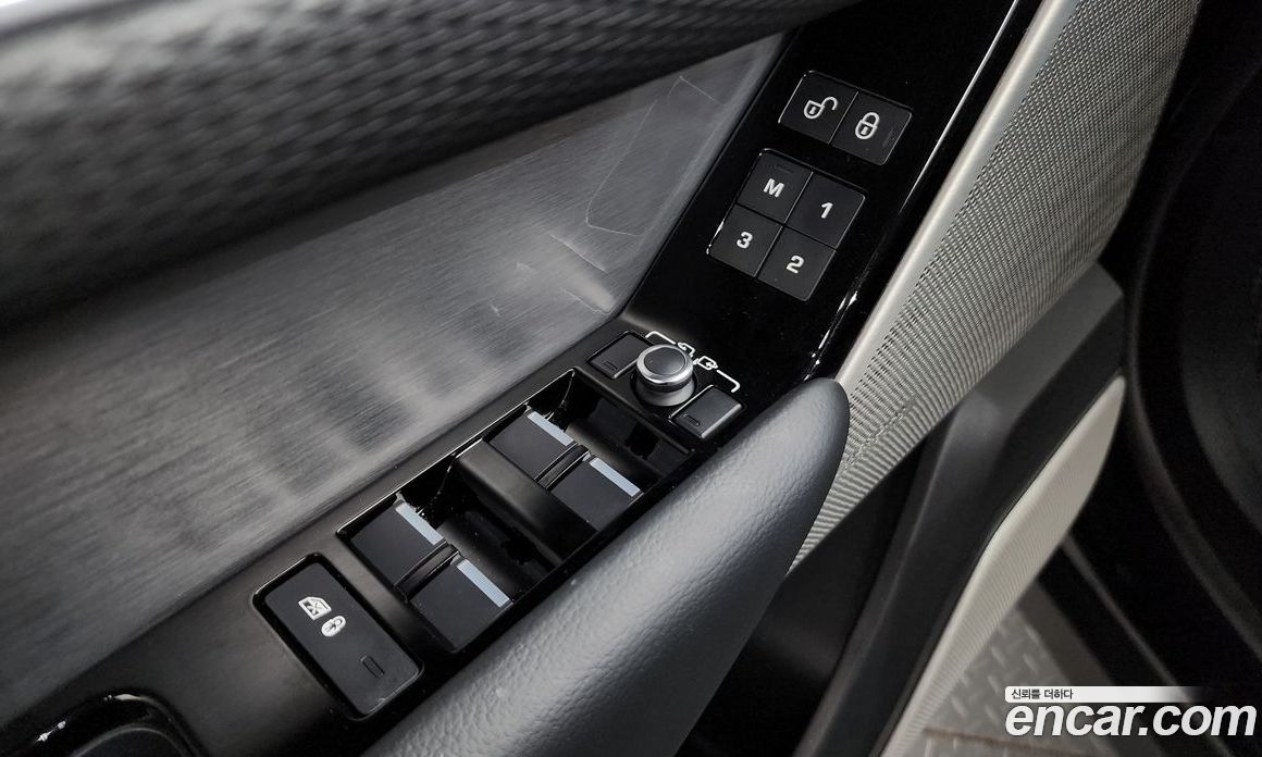 Land Rover Range Rover Velar фото 30