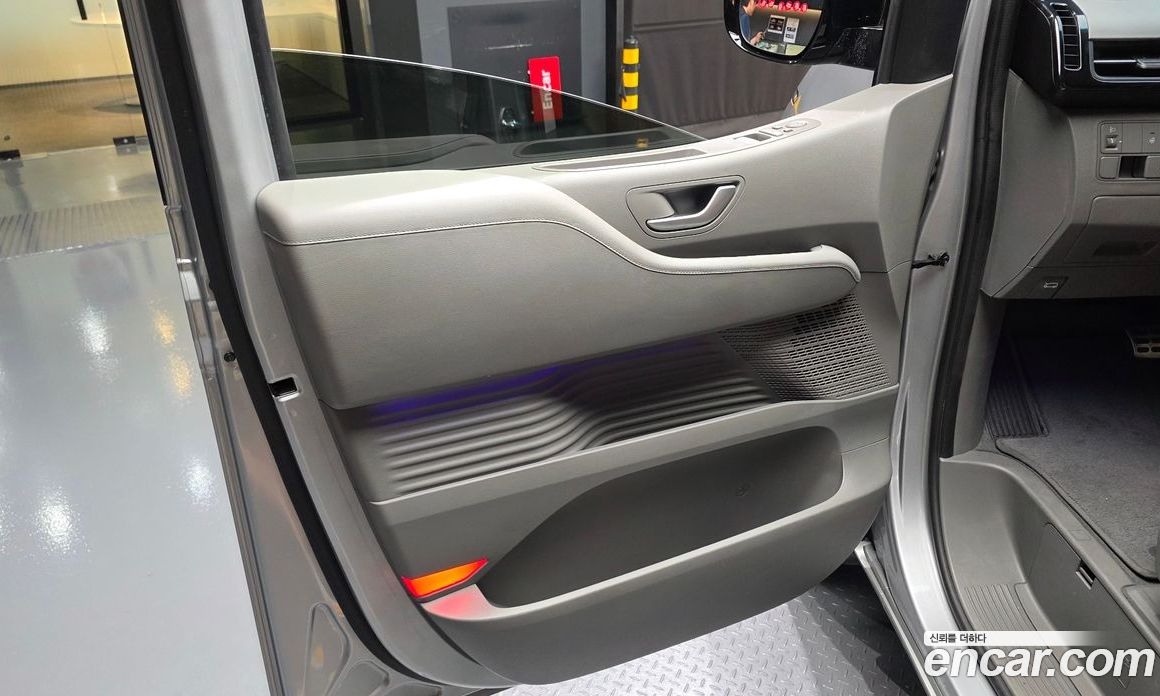 Hyundai Staria фото 25