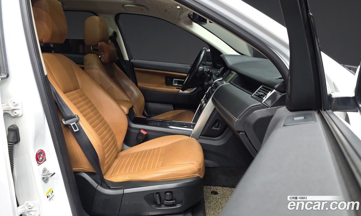 Land Rover Discovery Sport 1st Gen фото 11