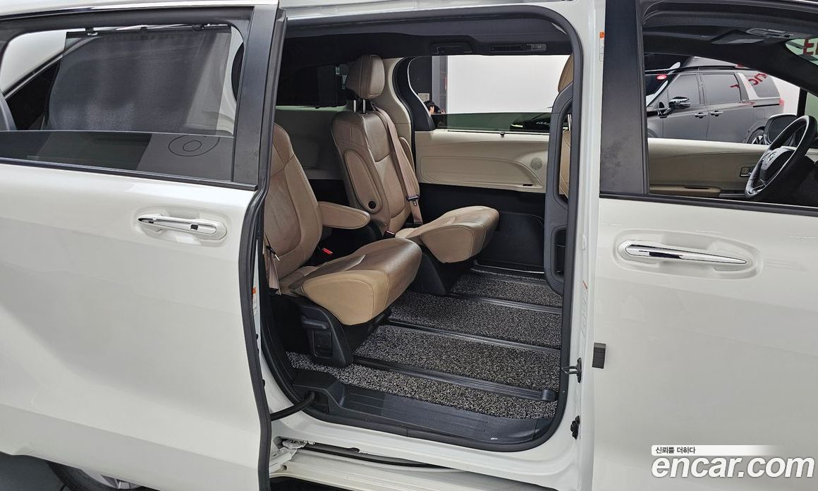 Toyota Sienna 4th Gen фото 11