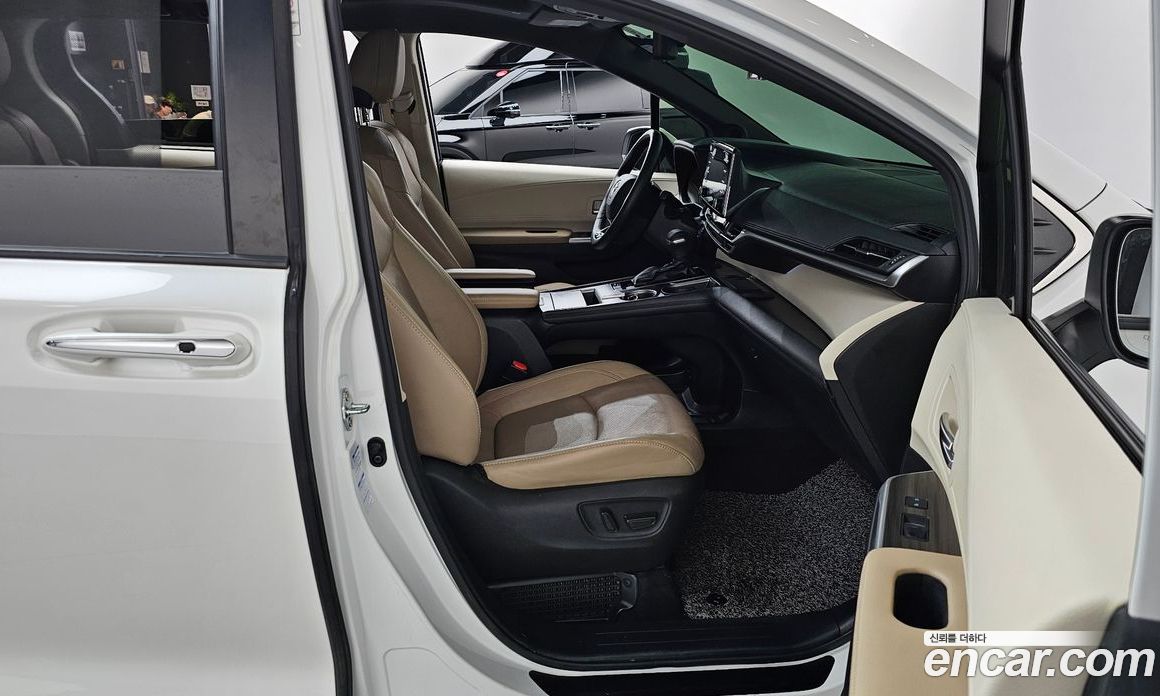 Toyota Sienna 4th Gen фото 26