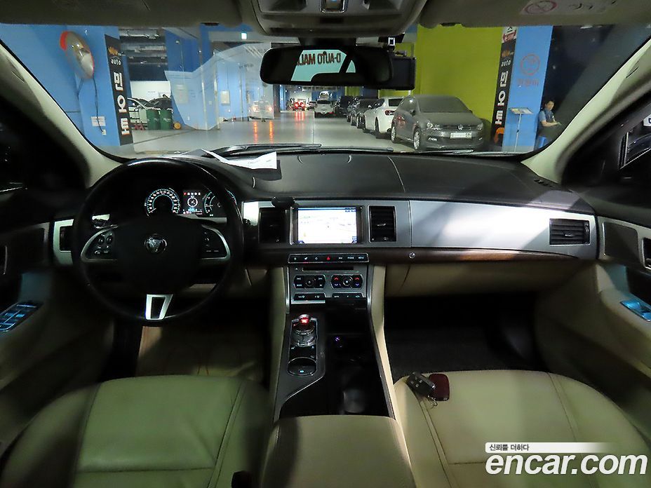 Jaguar XF New фото 5