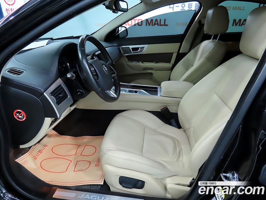Jaguar XF New фото 6