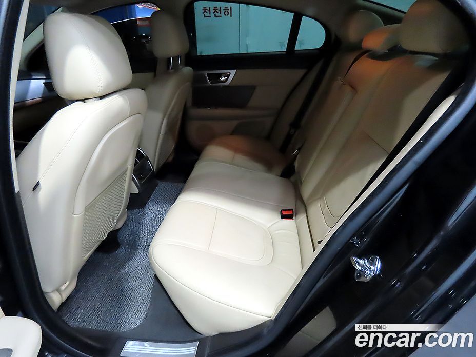 Jaguar XF New фото 7