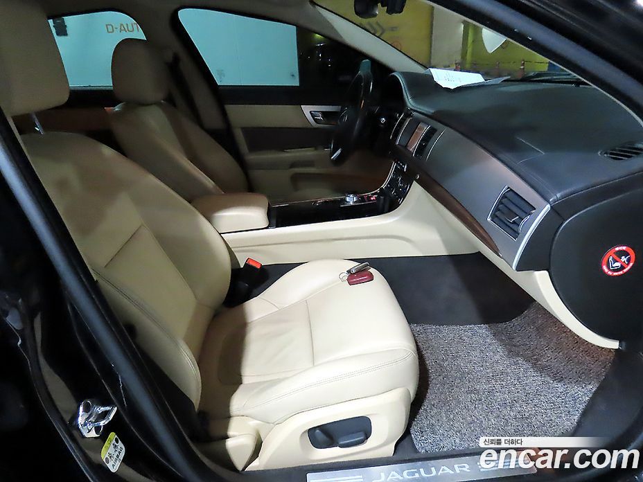 Jaguar XF New фото 8