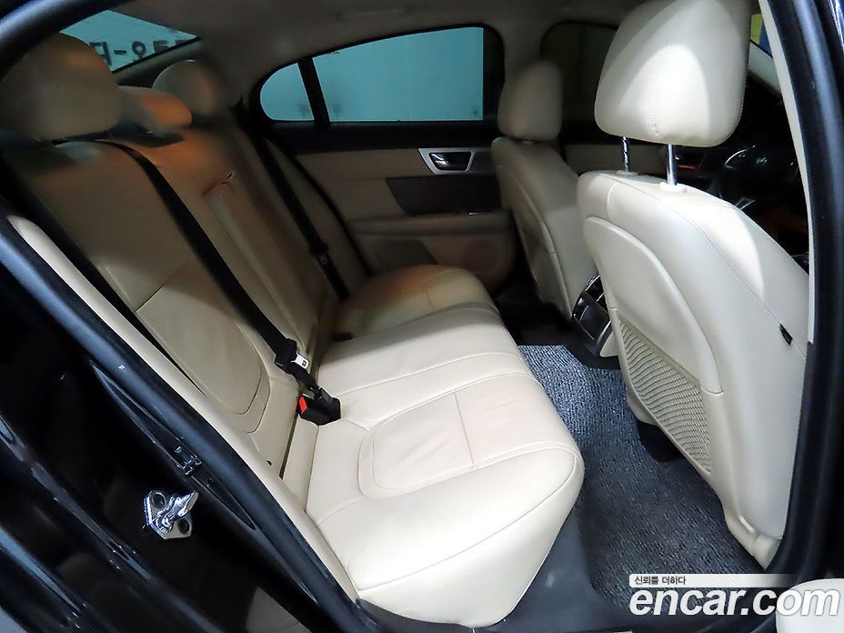Jaguar XF New фото 9