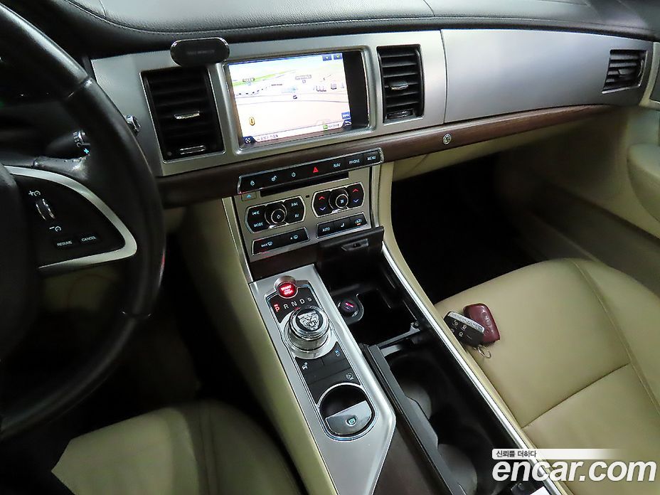 Jaguar XF New фото 12