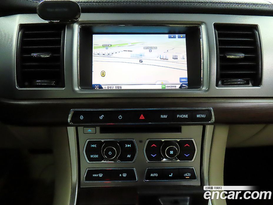 Jaguar XF New фото 13