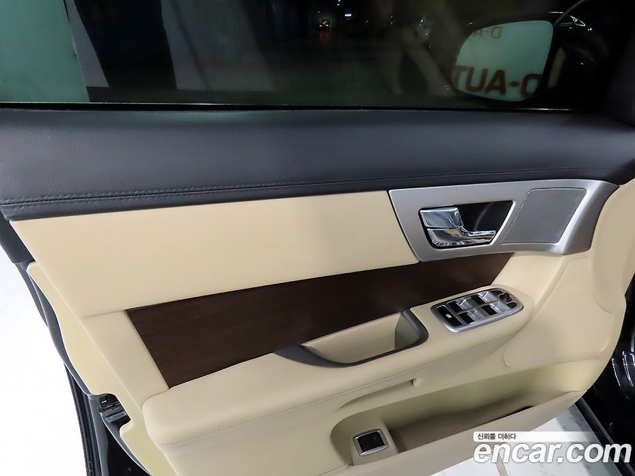 Jaguar XF New фото 15