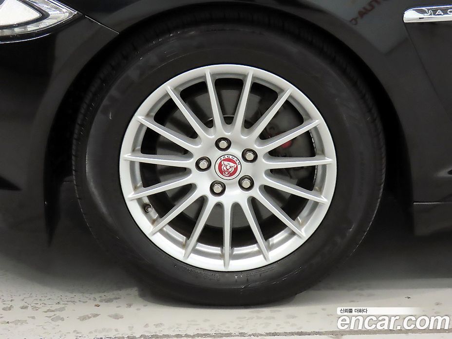Jaguar XF New фото 20