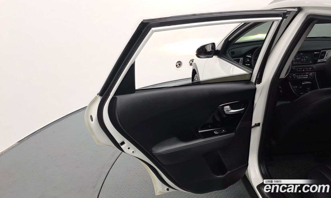 Kia Niro фото 25