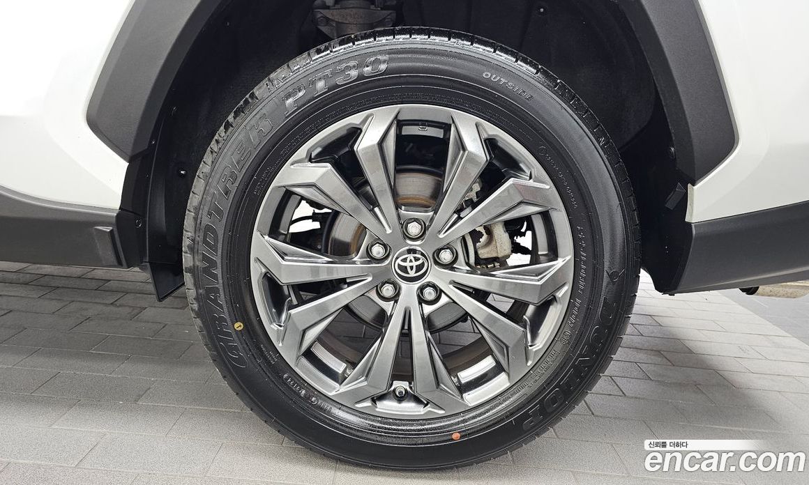 Toyota RAV4 5th Gen фото 21