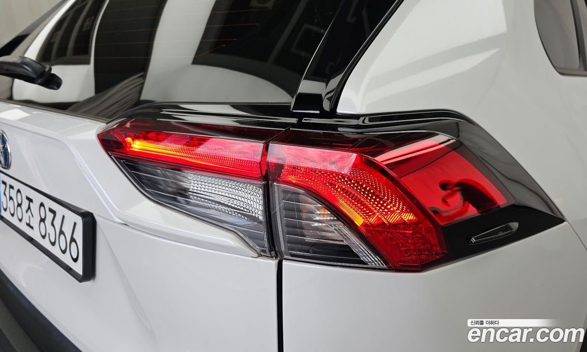 Toyota RAV4 5th Gen фото 23