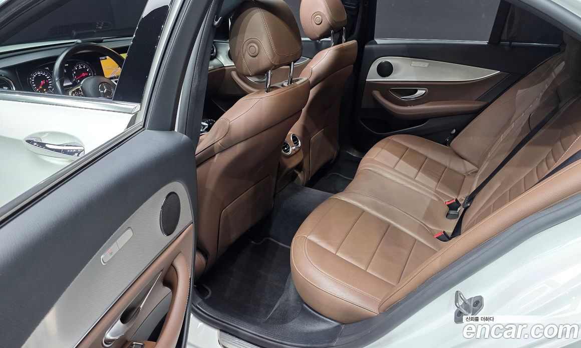 Mercedes-Benz E-Class W213 фото 12