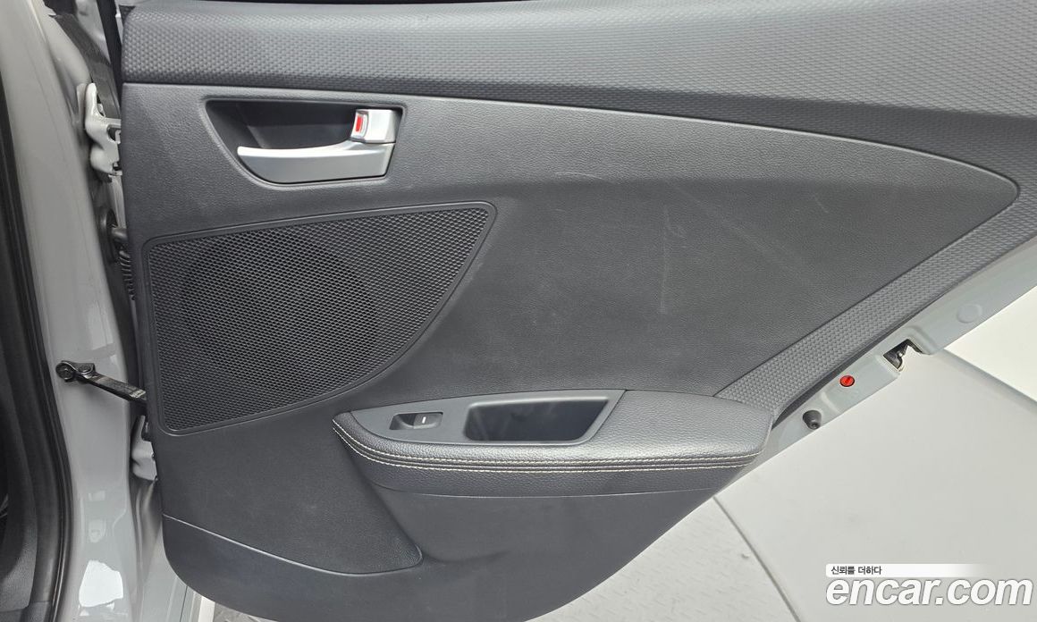 Hyundai Veloster фото 26
